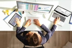 multitasking myth. Person wrking on a bunch at once.